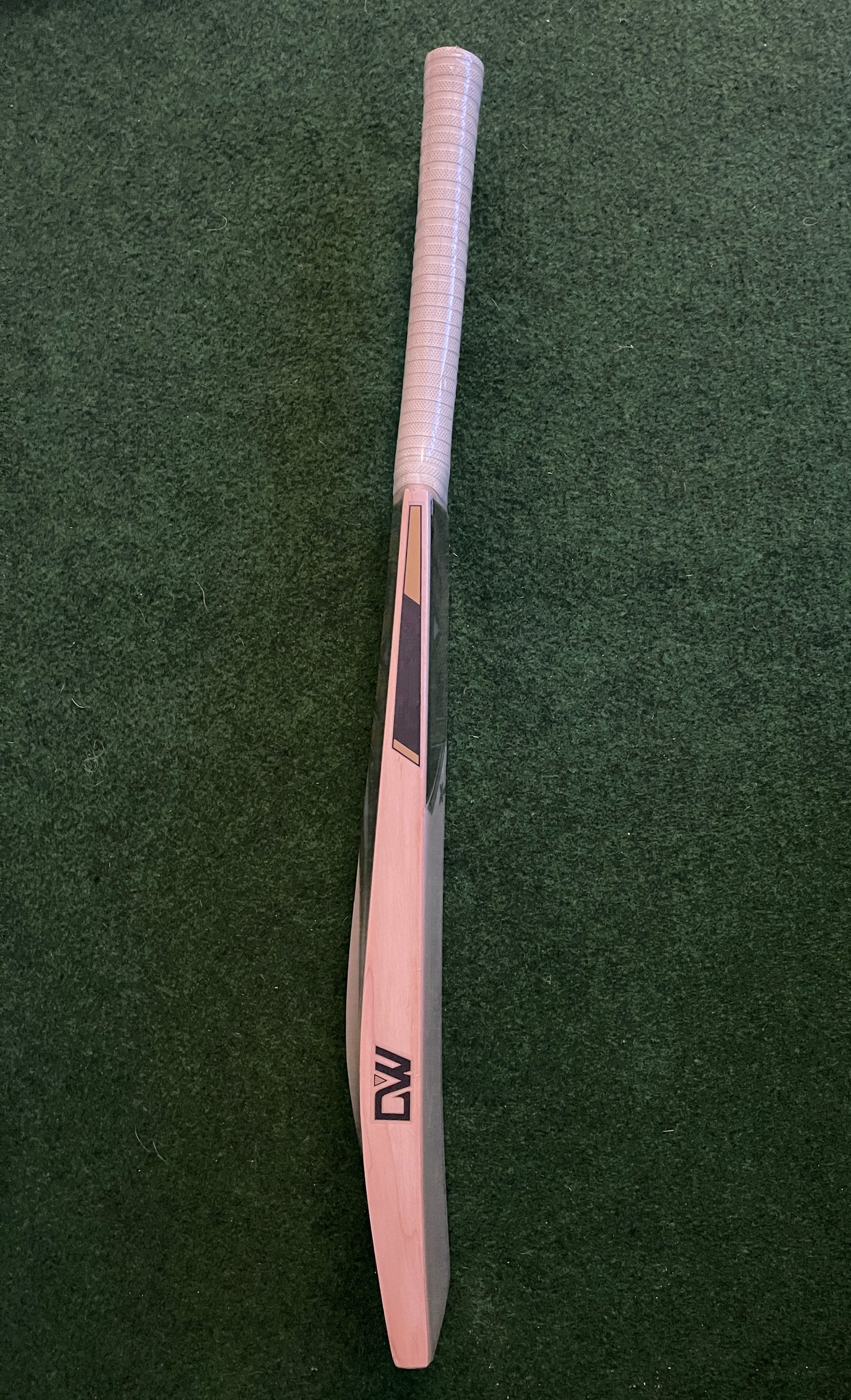 DW Xclusive Grade 3 English Willow Cricket Bat