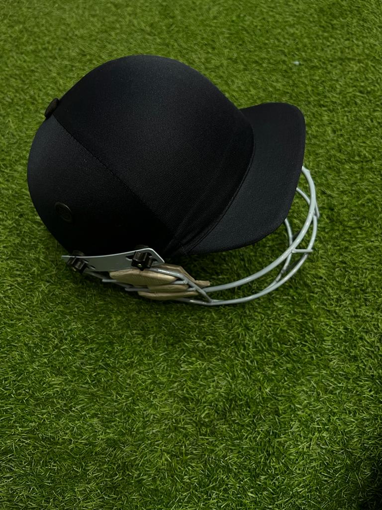 DW Cricket Youth Helmet